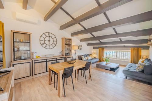Le Lavandou House | SUPERBE APPARTEMENT "HAUT de VILLA", VUE MER PANORAMIQUE, PISCINE