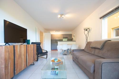 Les Termes House | Sweet Apartment in Mandelieu - Pool & tennis court