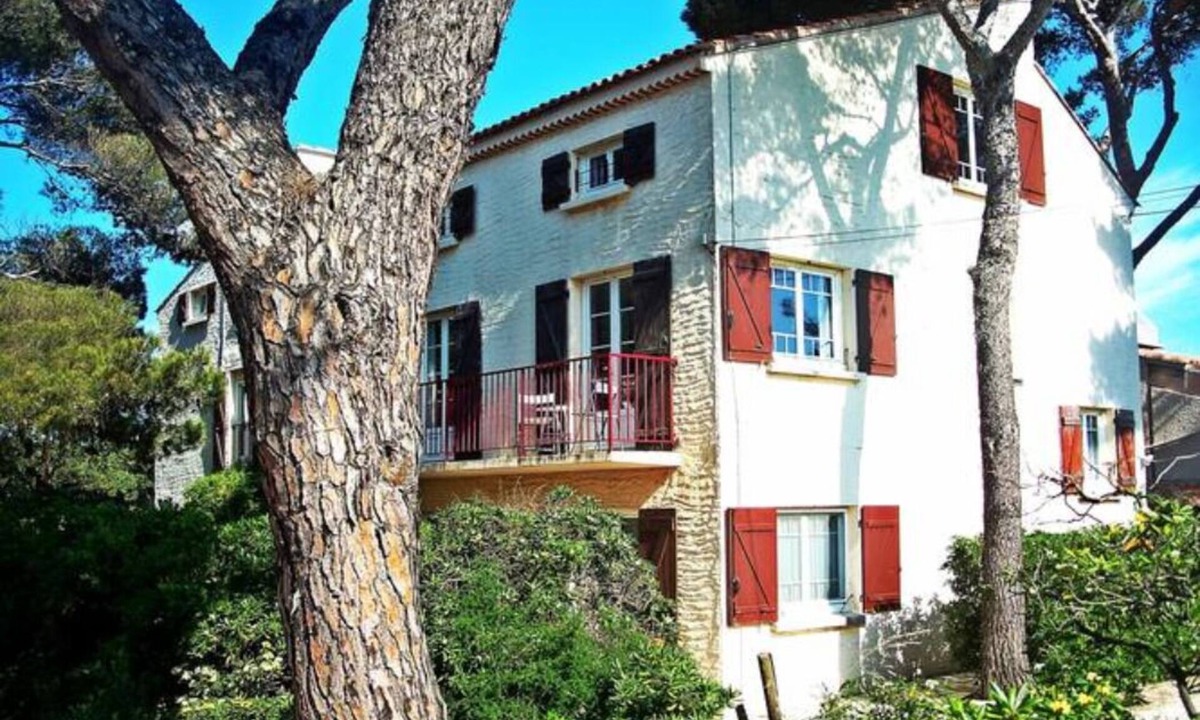 Hyeres House | T2 2nd floor of the villa of the sea