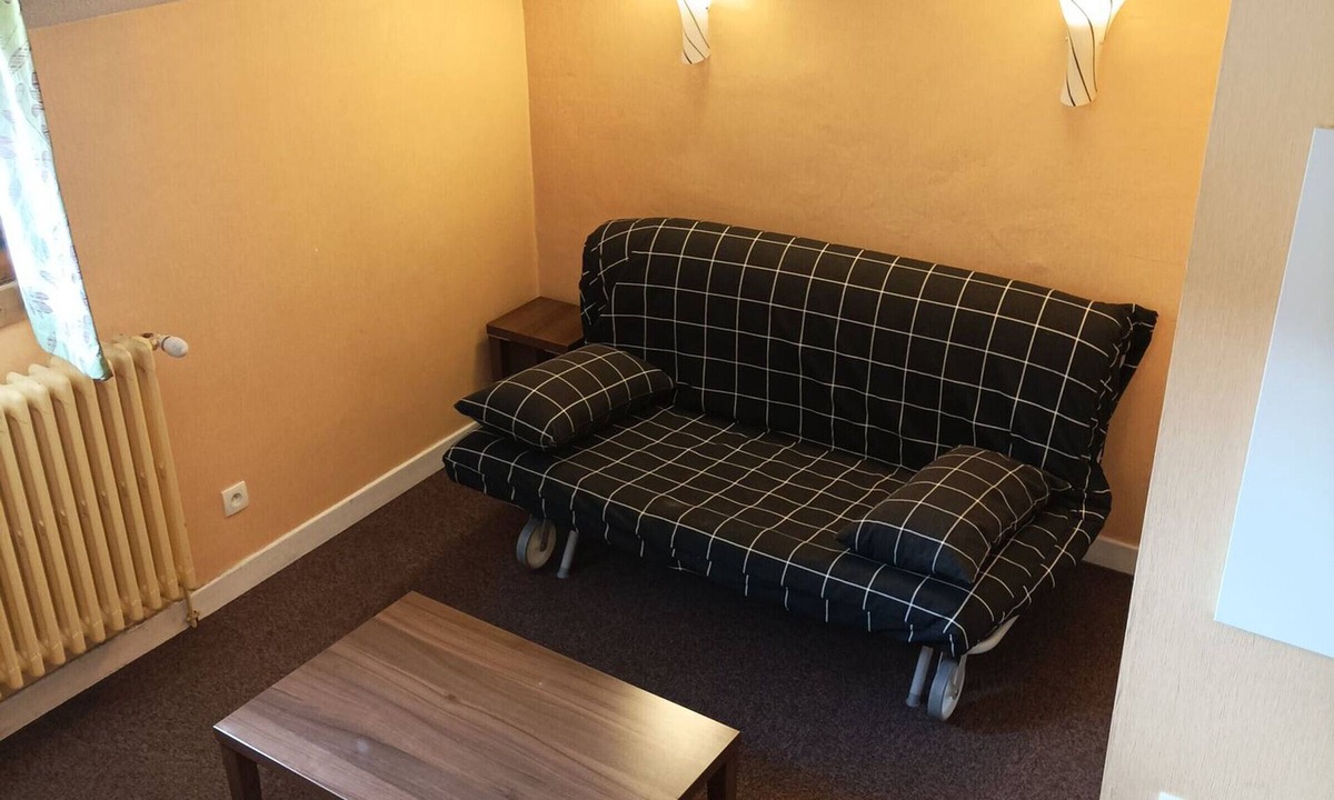Jausiers Apartment | T2 apartment in castle with pool, parking, pets allowed - Jausiers