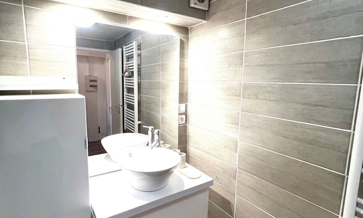 Meze Apartment | T2 Clim + Ideal location: 5-minute walk to the beach