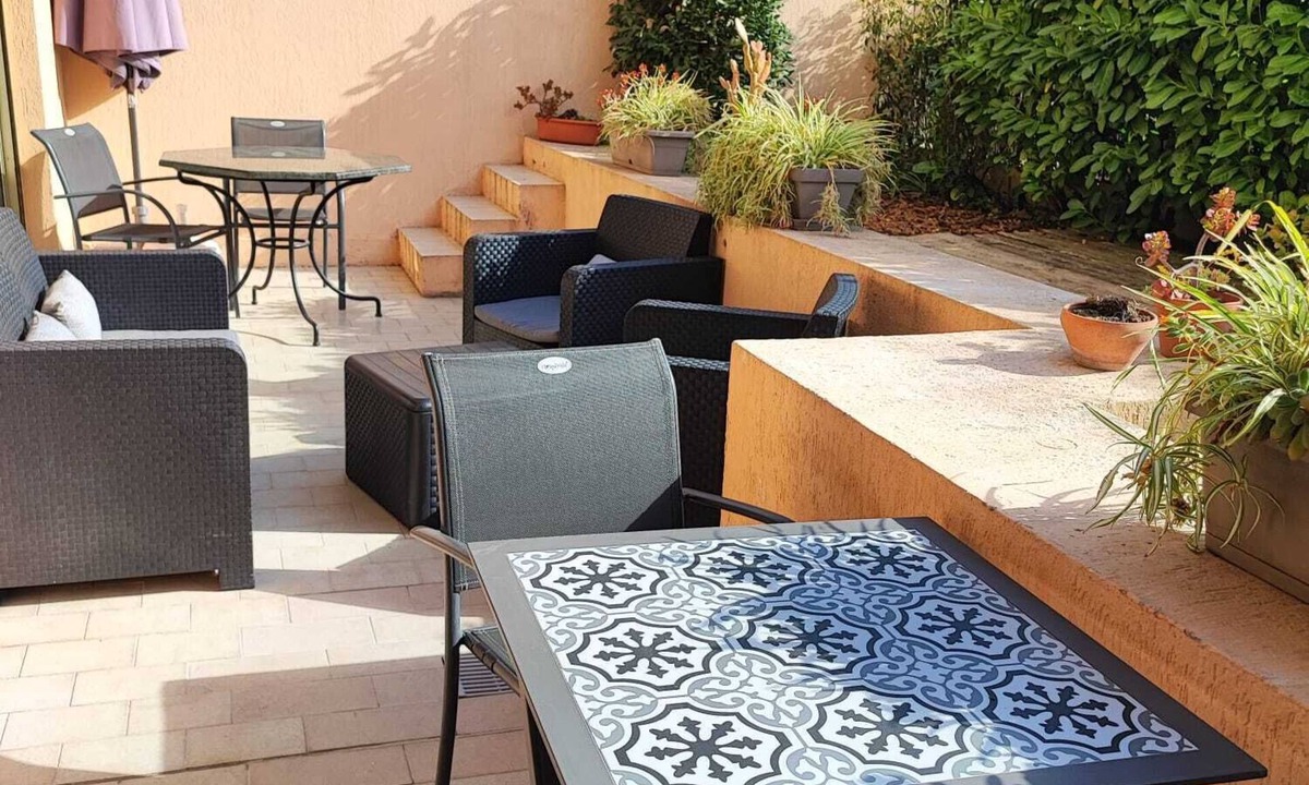 California - Pezou Apartment | T2 ground floor East Cannes, close to the beach of the Hotel Martinez