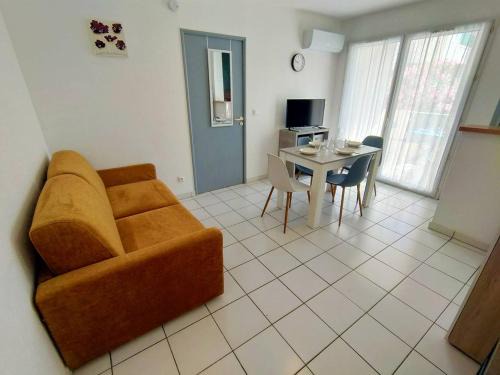 Les Arenes Apartment | T2 lumineux avec climatisation et parking à 500m plage - FR-1-696-33