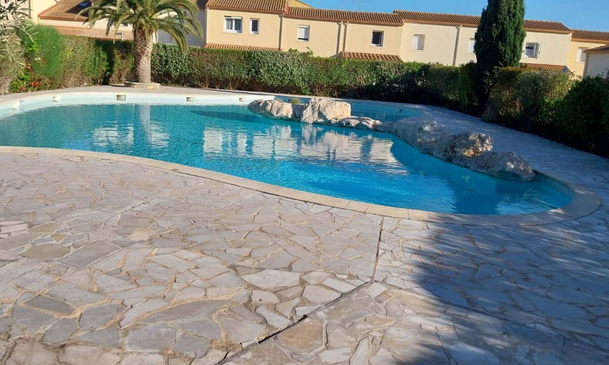 Valras-Plage House | T2 with swimming pool in gated residence close to the beach.