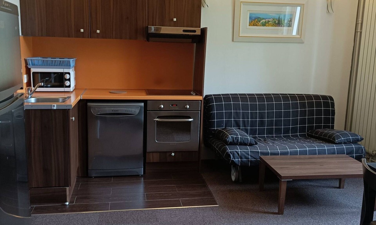 Jausiers Apartment | T3 apartment in castle with pool and WIFI, pets allowed, 6 people