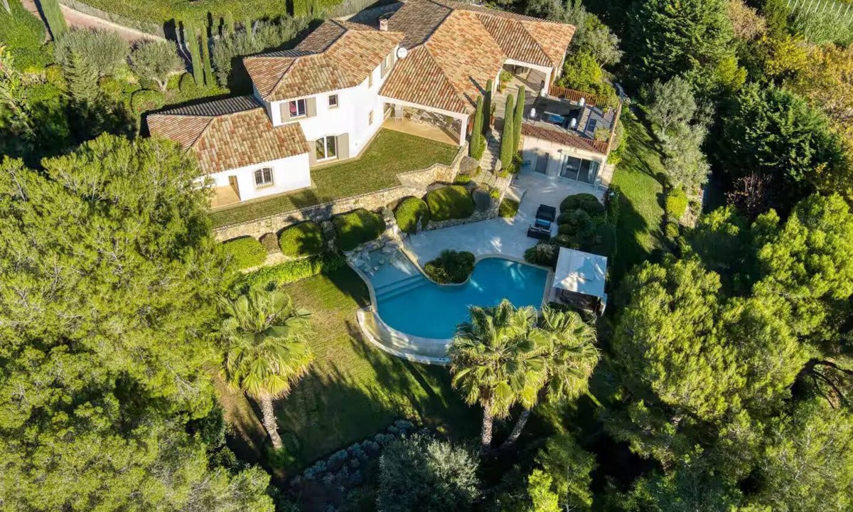 Mougins Villa | Terrific 6-bedroom villa with view of Mougins village