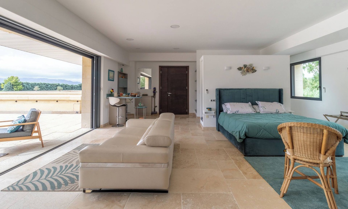 Molleges Bed & Breakfast | THE INTIMACY OF A PROVENCE ESTATE LA SUITE EUCALYPTUS 5 EPIS