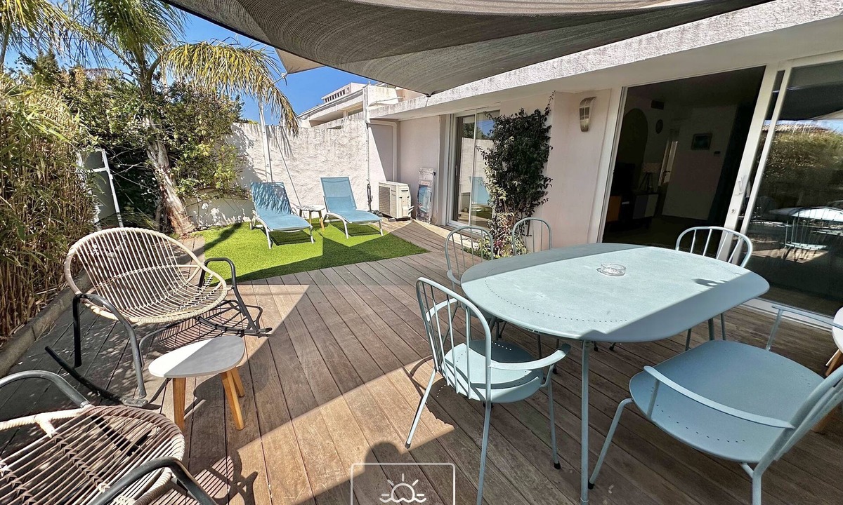 Carqueiranne Apartment | The Malibu - Port de Carqueiranne - All on foot