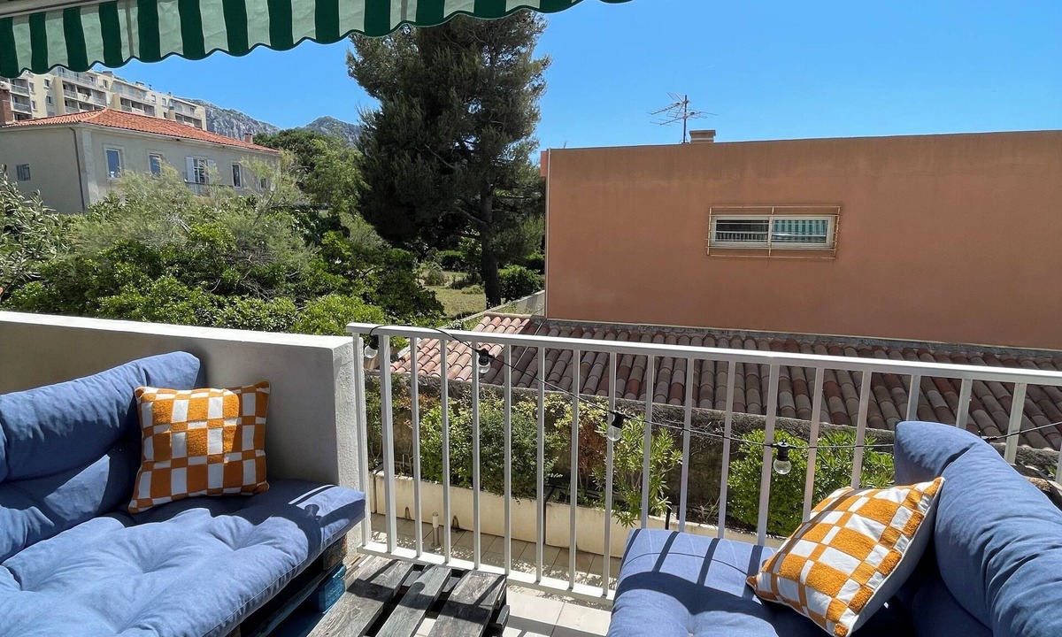8th Arrondissement Apartment | Through duplex with sea view