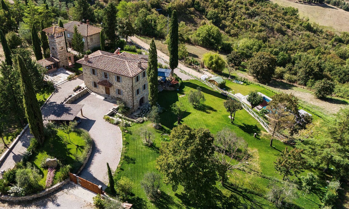 Radda in Chianti Villa | Timeless stillness, steps from the piazza