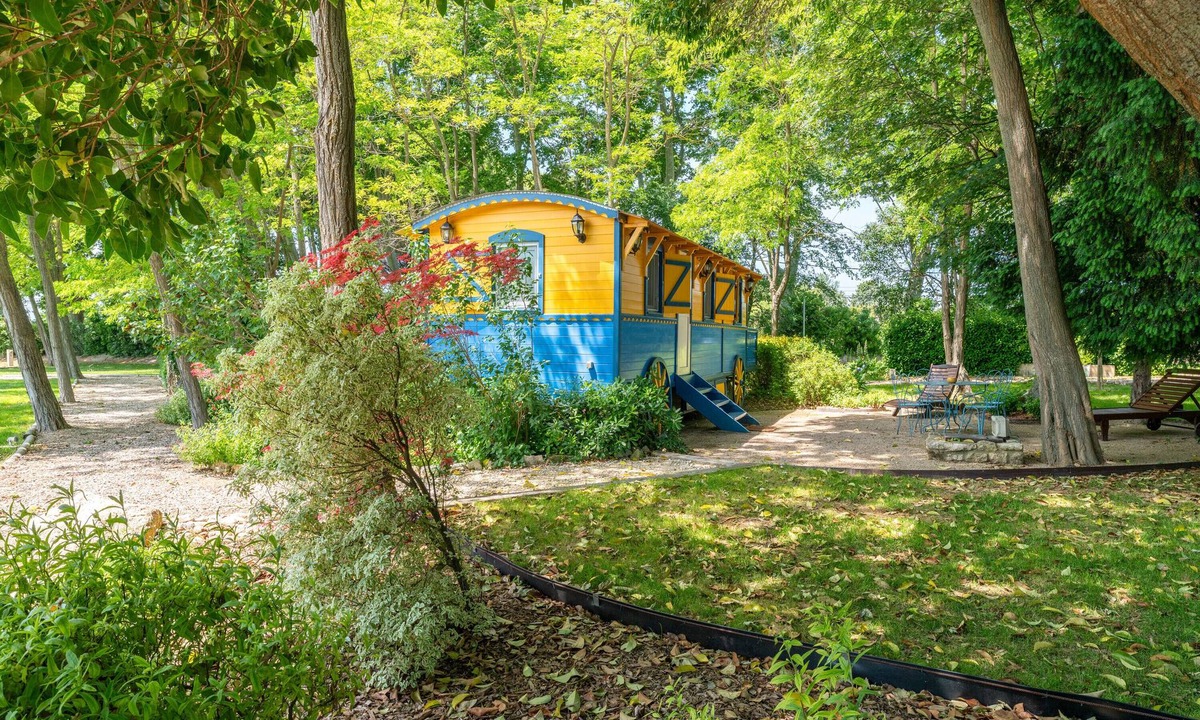 Saint-Andiol House | Tiny Home 'Morgane' with Shared Garden, Wi-Fi, and Air Conditioning