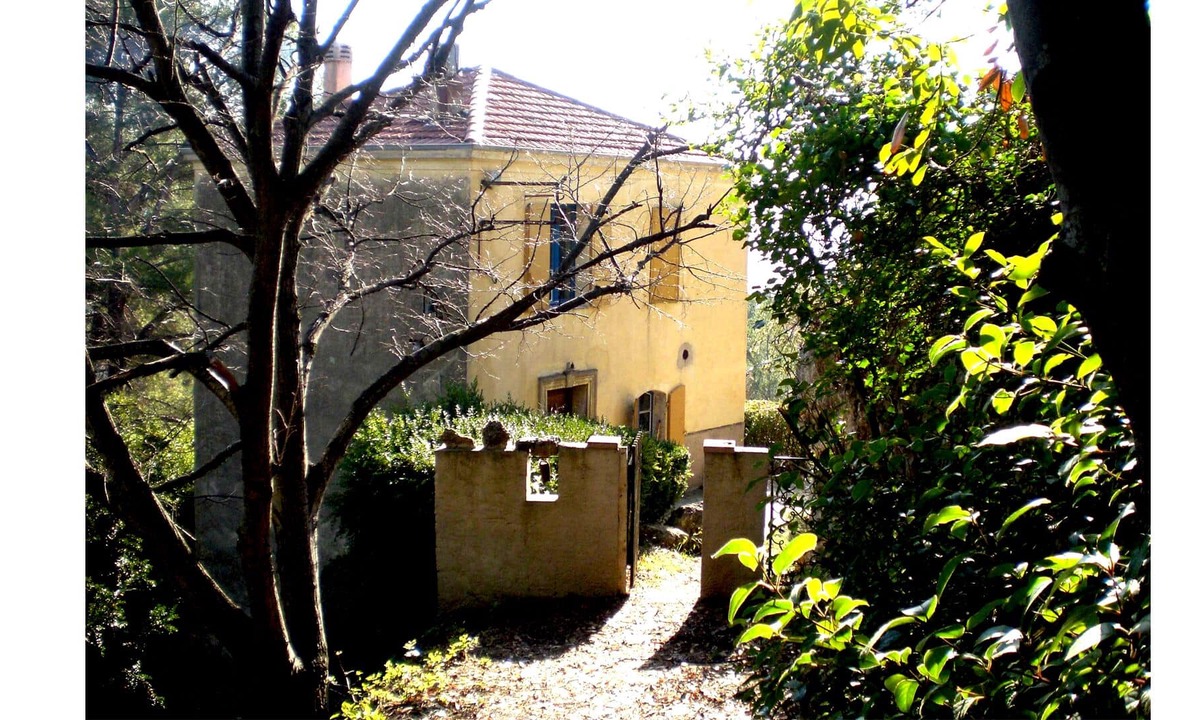 Tourrettes House | Tourrettes Cottage in park