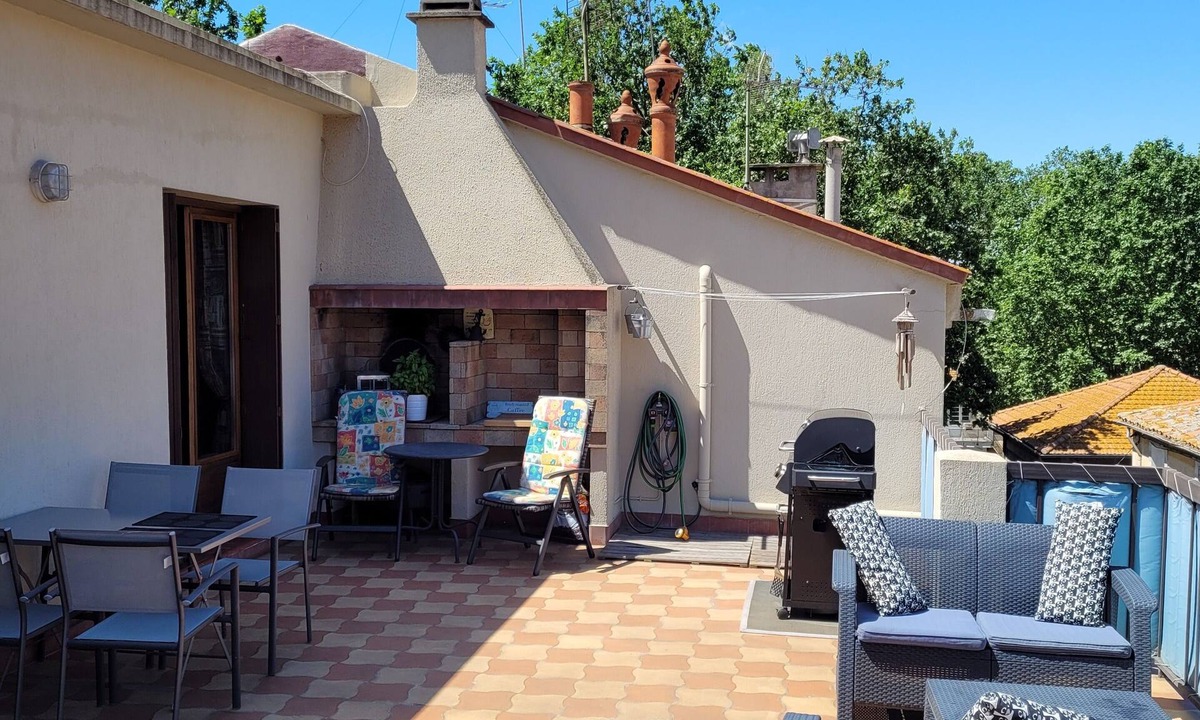 Beziers City Centre House | Townhouse near canal Midi with large terrace