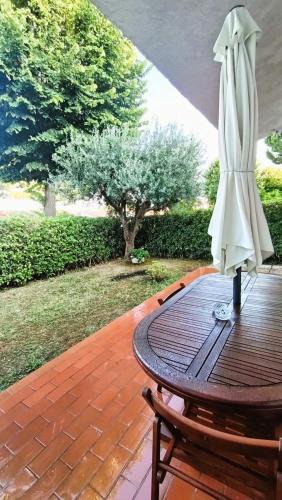 Villaggio Taunus House | Tra la luna e il mare - giardino - parcheggio privato - riviera del Conero