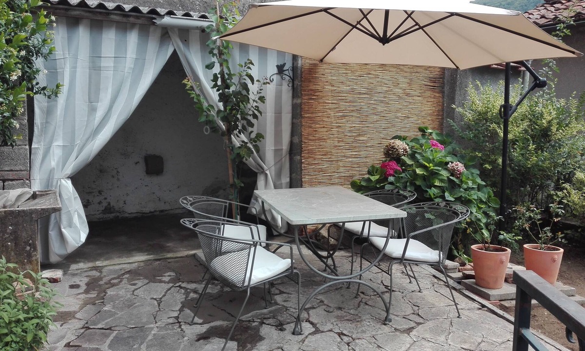 Benabbio Apartment | Typical house with garden and veranda in ancient village