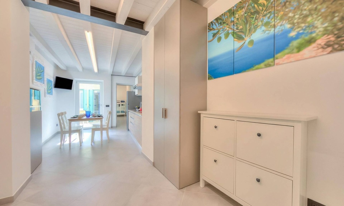 Salionze Apartment | Ulivo Apt - Palazzo Palermo 1817 A/C, 2BR Sleeps 5, Salionze, Italy