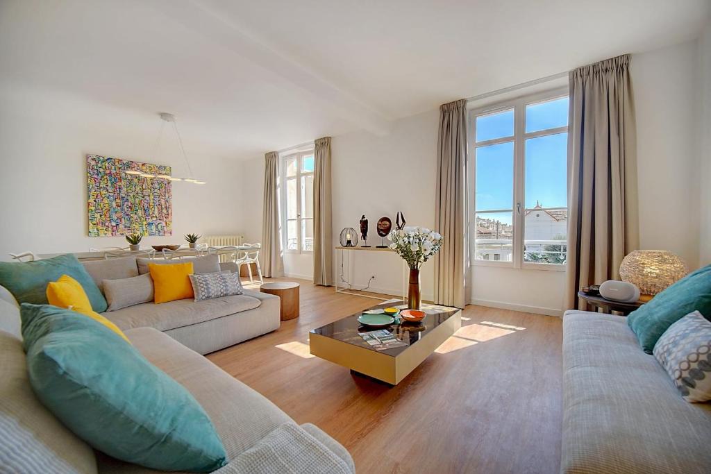 Carnot Apartment | Upstays Balcony180m2 Apartment Near Palais