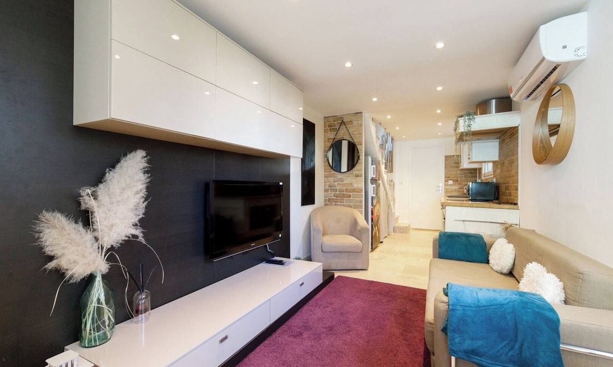 California - Pezou Apartment | Upstays Quiet 56m² House Cannes