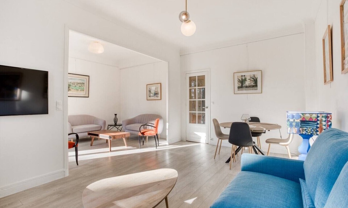 Carnot Apartment | Upstays Terrace Center 75m2 Apartment