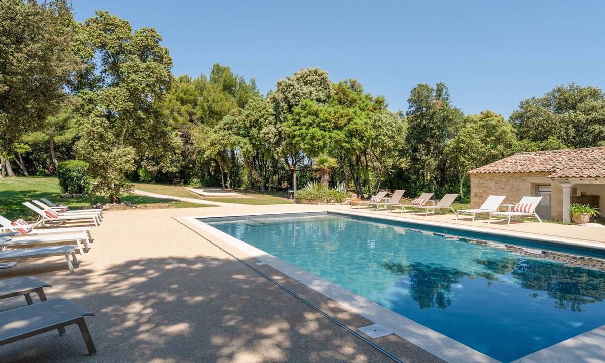 Arpaillargues-et-Aureillac House | Vacation Home “Lodge Exotique 4 - Mas De Rey” with Private Terrace, Wi-Fi & Air Conditioning