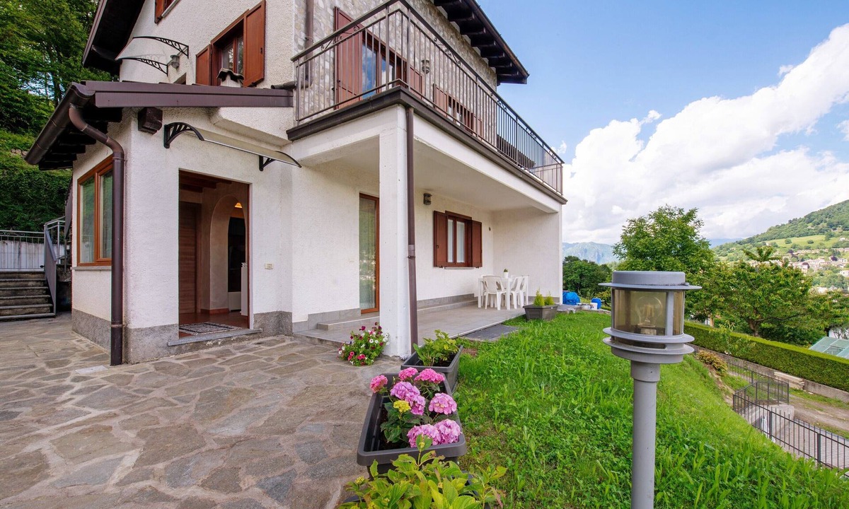 San Fedele Intelvi House | Vacation Home "Loft Bellavista" with Mountain View, Private Terrace & Wi-Fi