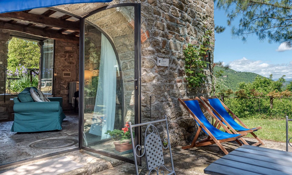 Londa House | Vacation Home "Mulino Con Piscina Vicino Firenze" with Mountain View, Shared Pool & Wi-Fi
