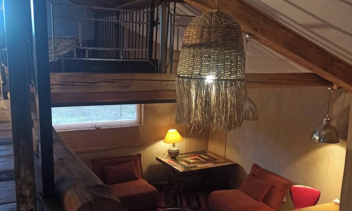 Chateaufort House | Vacation rental 20 minutes from Sisteron for 2 people. Dogs allowed. View of the valley