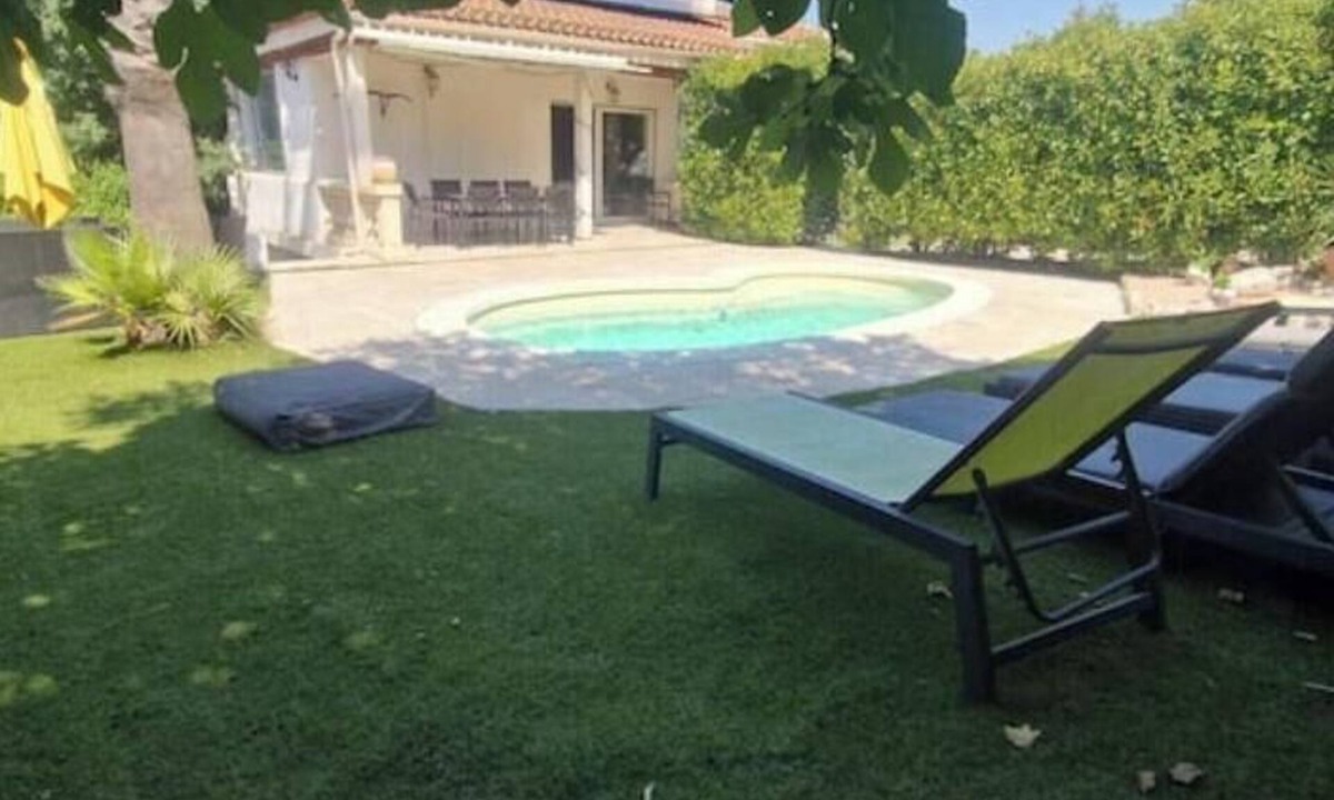 Le Castellet House | Villa des Sources with Air Conditioning and a Pool