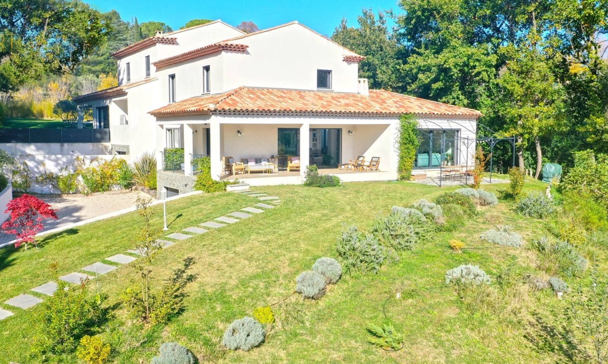 Aix-en-Provence House | VILLA 160 M2 SWIMMING POOL AND PRIVATE GARDEN