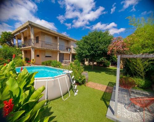 Lunel-Viel Apartment | Villa 2 appartements, piscine, jeux, jardin clos