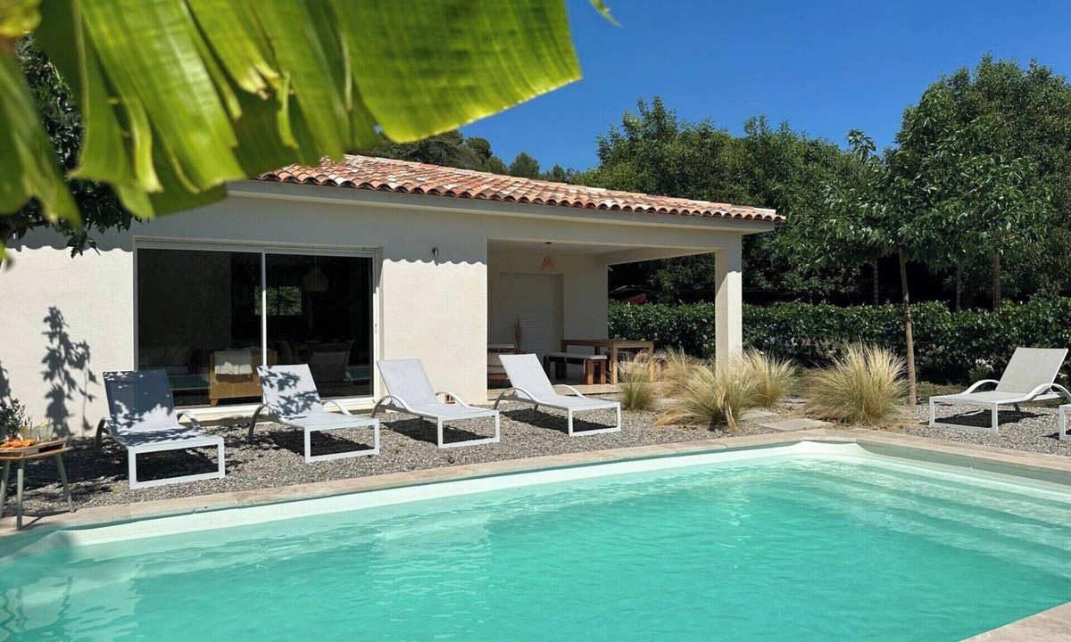 Salernes Villa | Villa 8 Guests · Pool · Large Enclosed Garden · Terrace · Peaceful Provence