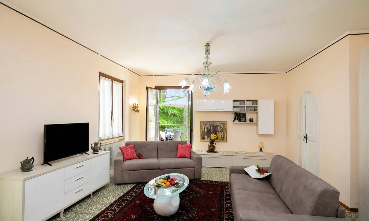 Salo Apartment | Villa Alberti Apt Emma 900m from Garda lake w/Garden, Salò, Italy