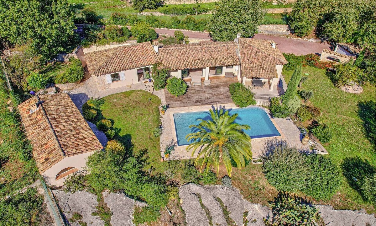 Tourrettes-sur-Loup Ski Chalet | Villa Aqui – Elegance & peace with pool