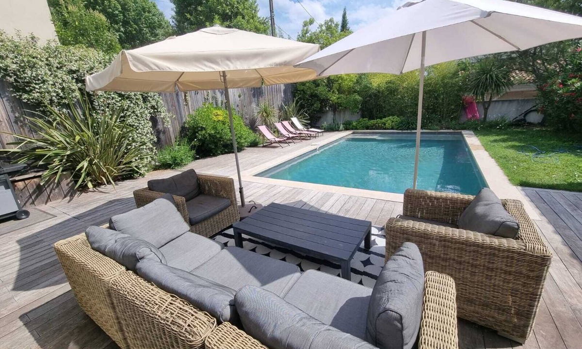 Puyricard Villa | Villa Contemporaine Coeur du Village de Puyricard Aix en Provence