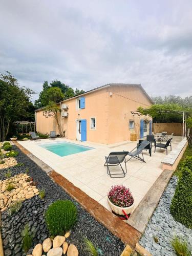 Eygalieres Apartment | VILLA DE LA ROQUE II - Loft