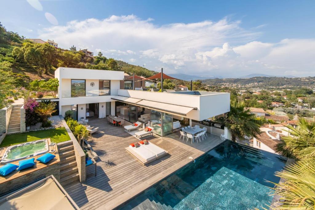 Mandelieu-La-Napoule Villa | Villa Dezem-Infinity pool-Hot tub-Near Cannes-Panorama-AC