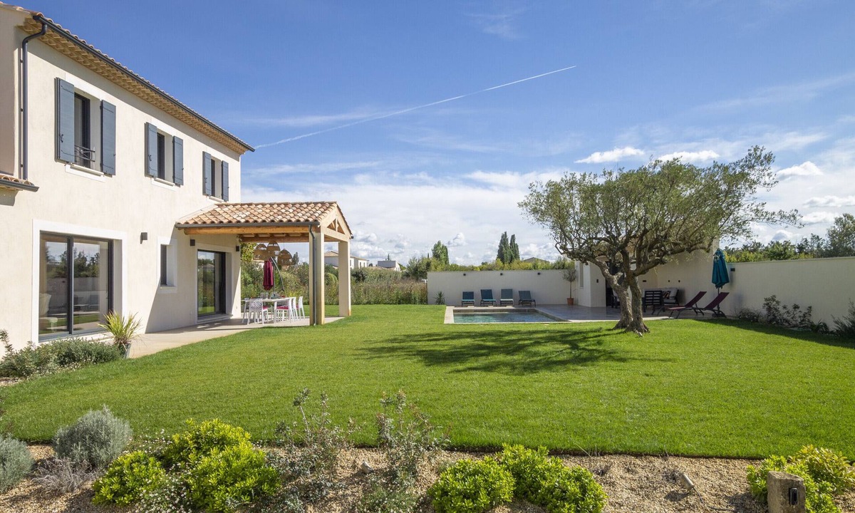 Maillane Villa | Villa du Relais - Beautiful holiday home within walking distance of Maillane.