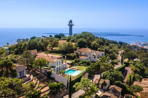 California - Pezou Villa | Villa exclusive au sommet de Cannes, 8 chambres, double piscine, vue sur la mer