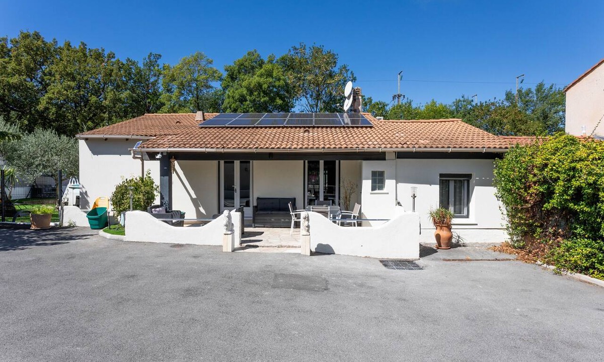 Vidauban Villa | Villa 'Hacienda' with Private Pool, Wi-Fi and Air Conditioning