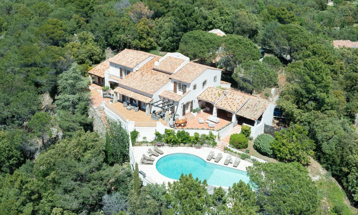 Tourtour Villa | Villa Hauteurs de Tourtour – Luxury hilltop villa with panoramic views, large heated pool and full privacy in Provence