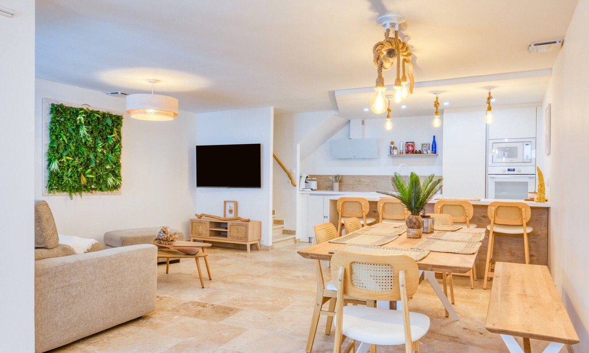 Aigues-Mortes House | Villa in the heart of the Citadel with terrace, parking, Wi-Fi and air conditioning