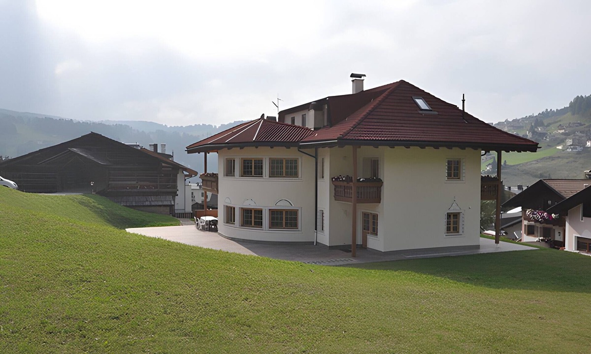 Selva di Val Gardena Apartment | Villa Konstanze Apartment with Mountain View, Private Terrace and Wi-Fi