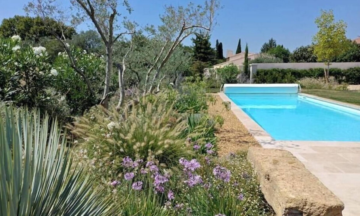 Grans Villa | Villa located a 10-minute walk from the charming Provençal village of GRANS