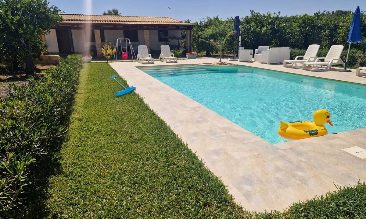 Avola Villa | Villa Lorenzo with Private Garden, Whirlpool & Wi-Fi