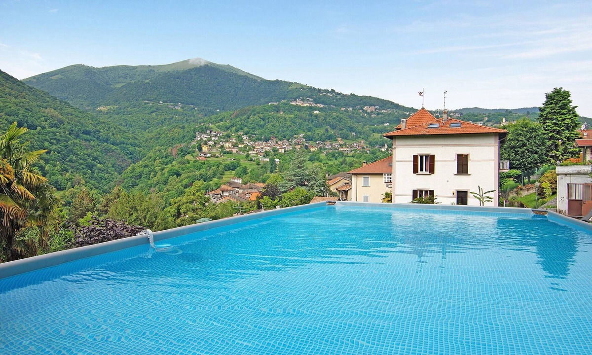 Dizzasco Villa | Villa "Luxury Oleandra" with Private Pool, Big Garden and Barbecue