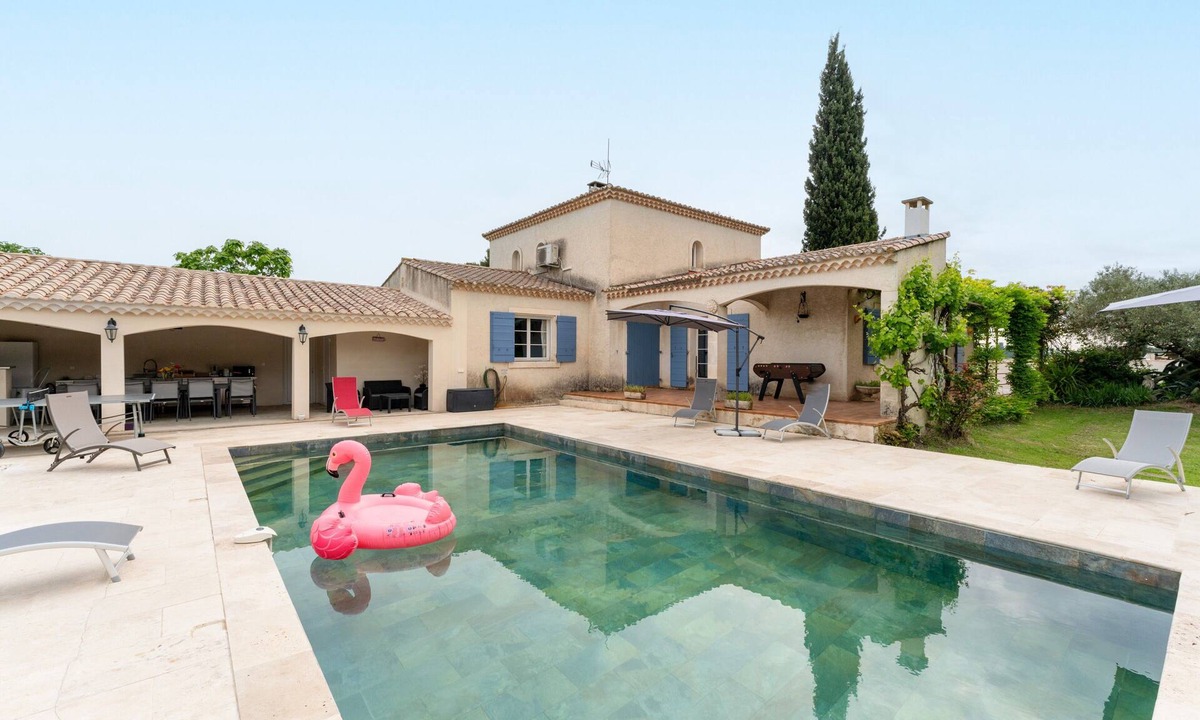 Saint-Etienne-du-Gres Villa | Villa 'Mas De La Tourrache' with Private Pool, Wi-Fi and Air Conditioning