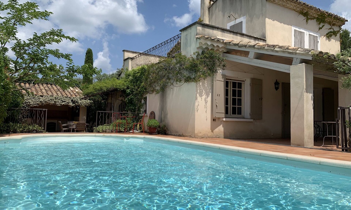 Eygalieres Villa | Villa Molassis in Eygalières, with swimming pool & view of the Alpilles mountains