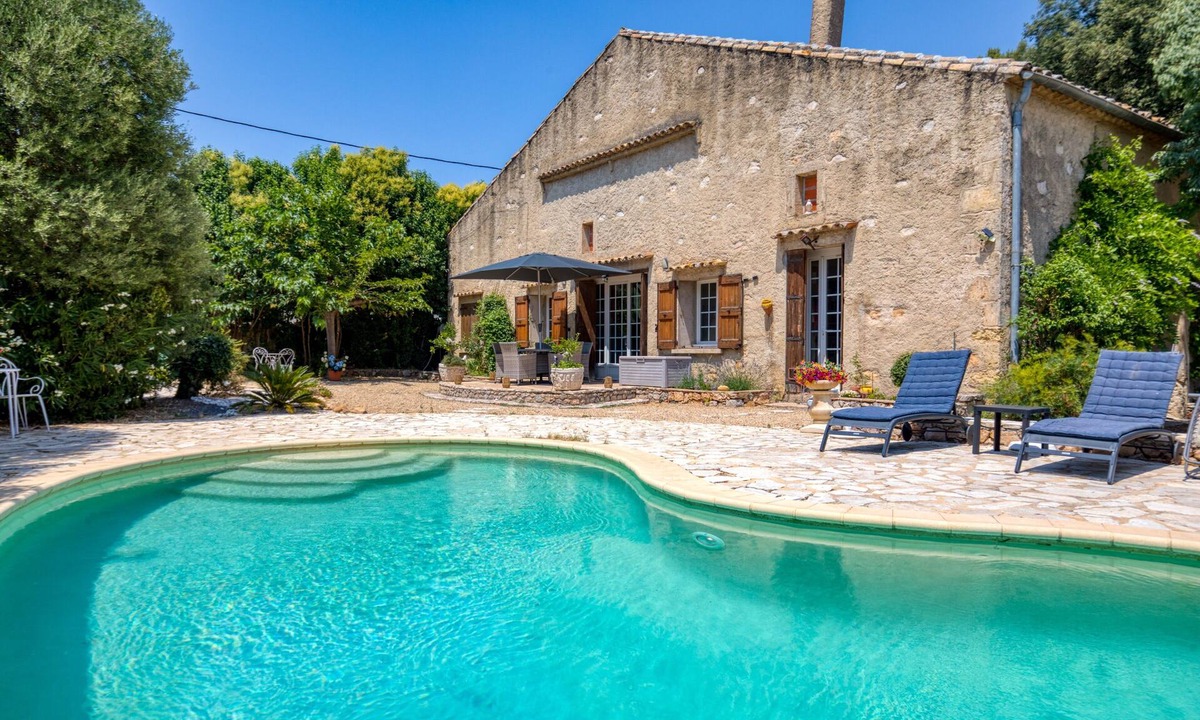 Cournonsec House | Villa 'Moun Mas' with Private Pool, Wi-Fi, and Air Conditioning
