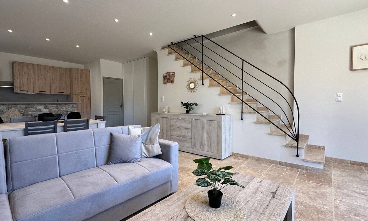 Tarascon Villa | Villa Sarde, entire house with parking
