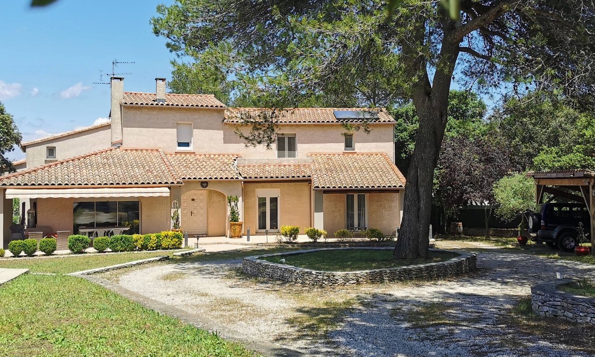 Quartier des Espesses Villa | Villa Spacieuse, Avec Piscine, AU Calme DES Garrigues Nîmoises.